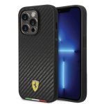 فيراري- IPHONE 14 PRO MAX - جلد صناعي أسود حافظة صلبة من البولي يوريثان بتأثير الكربون وشعار معدني بخط العلم الإيطالي